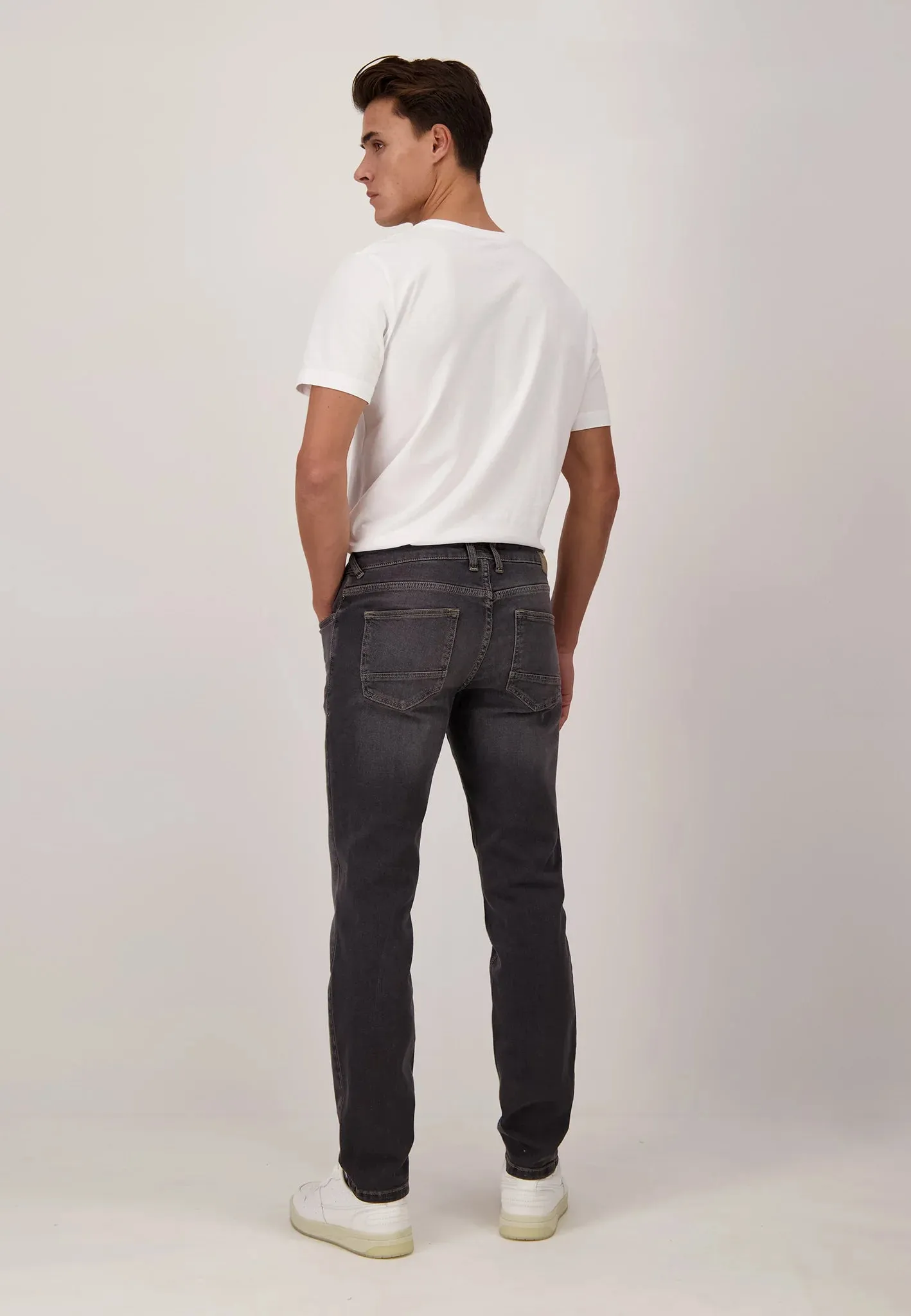 FYNCH HATTON Denim Jeans - Men's Modern Slim Fit – Black Worn
