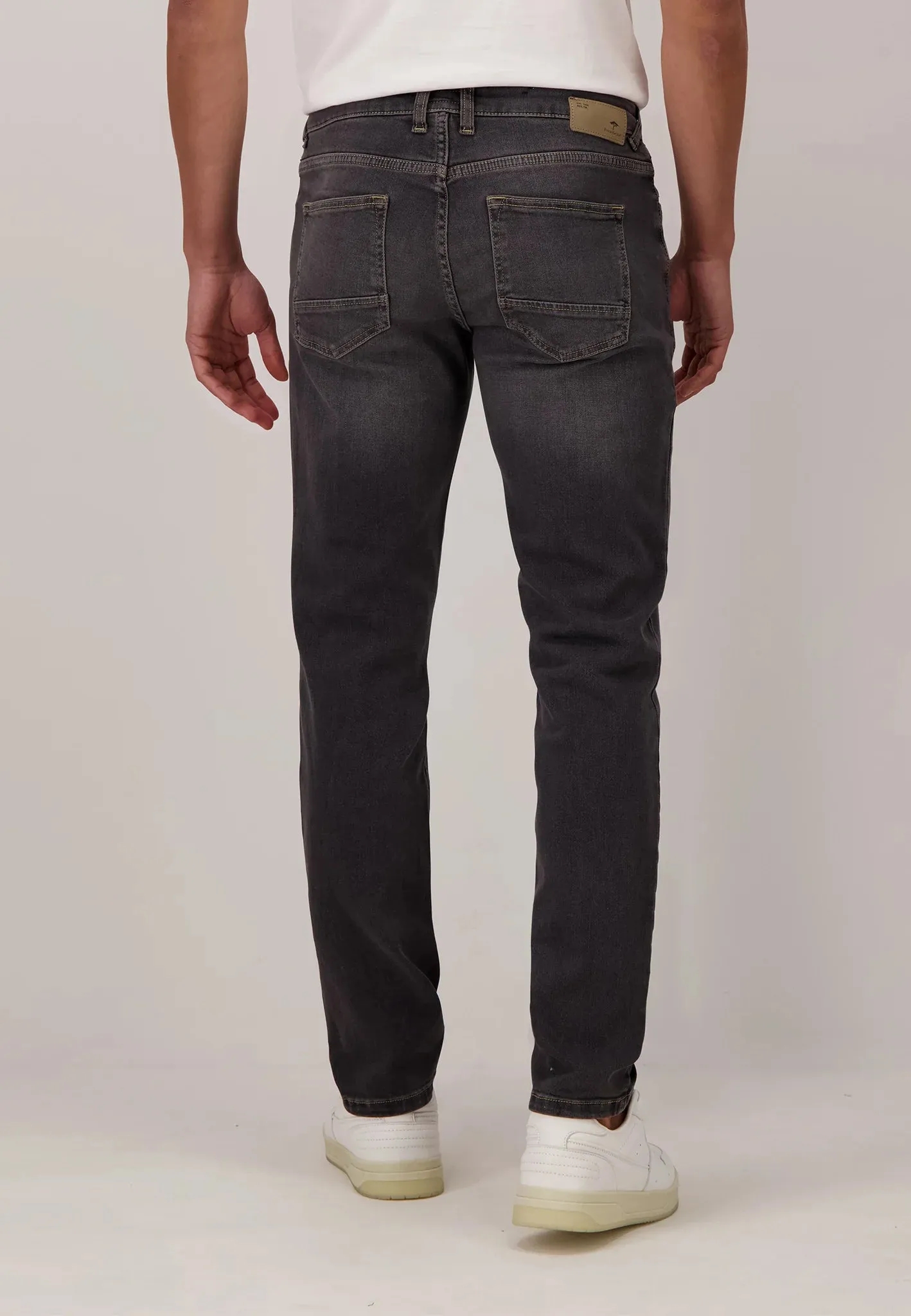 FYNCH HATTON Denim Jeans - Men's Modern Slim Fit – Black Worn