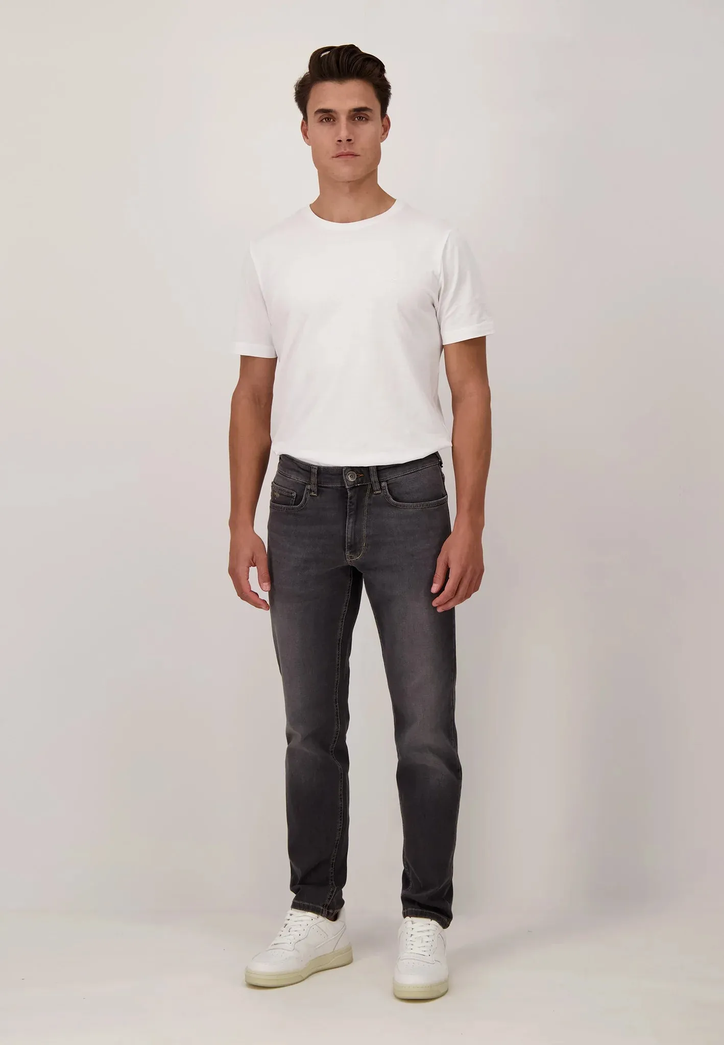 FYNCH HATTON Denim Jeans - Men's Modern Slim Fit – Black Worn