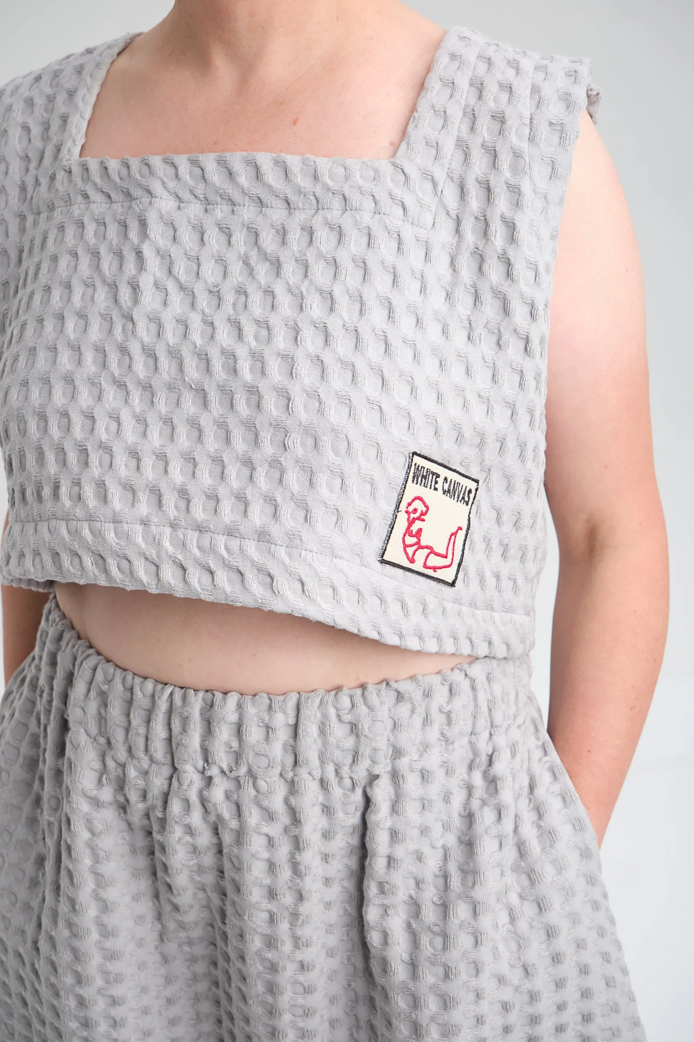 GREY PIVOT TOP