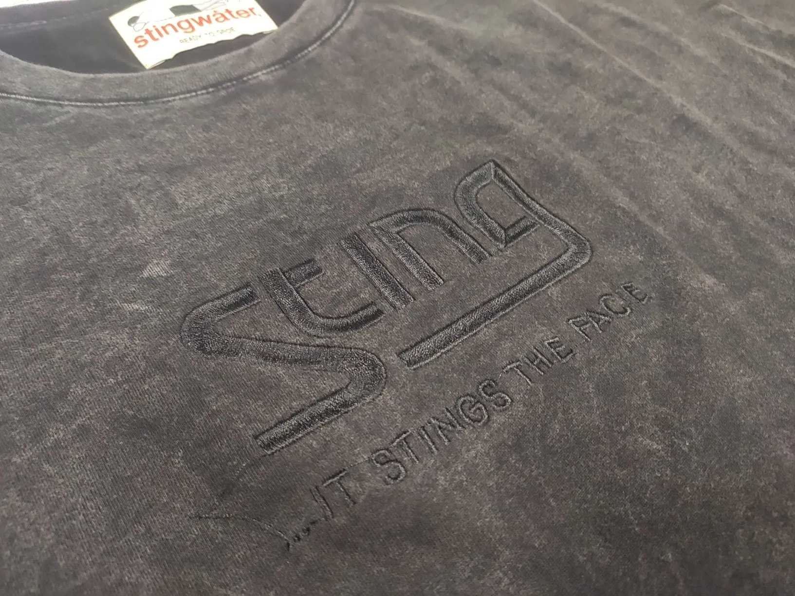 It Stings the Face T-Shirt Acid Wash Black