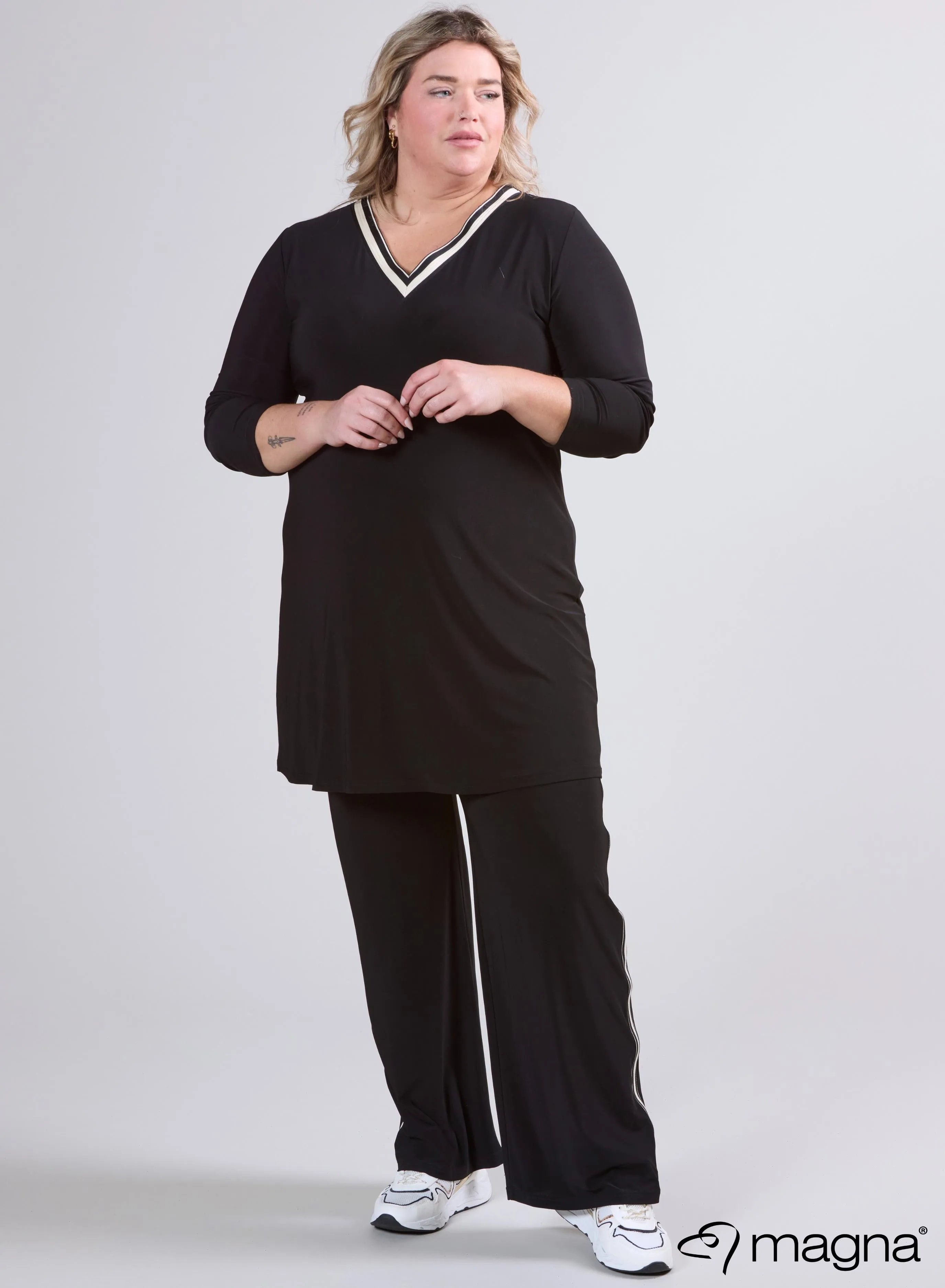 Magna V-Neck Trim Tunic Black