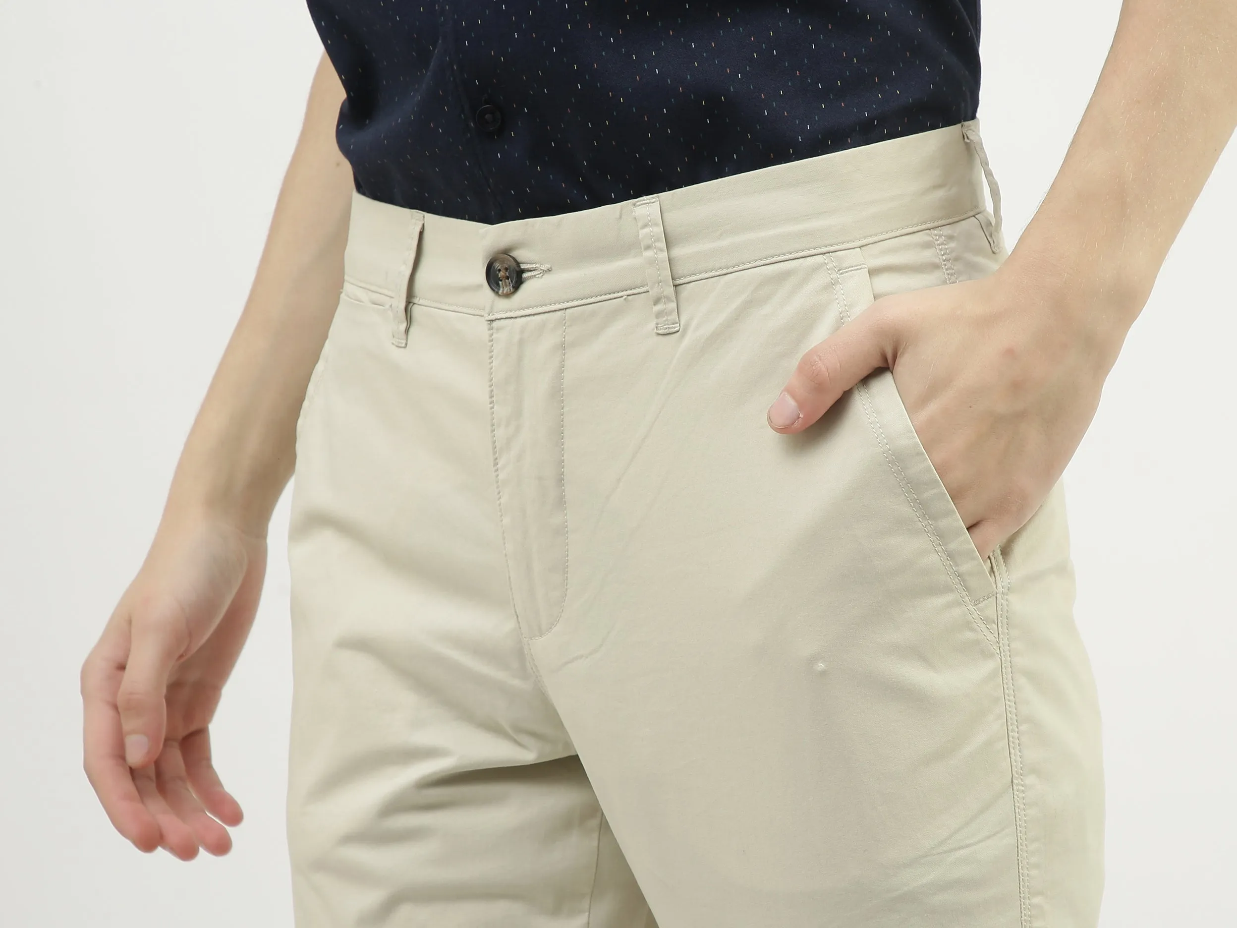 Men Solid Slim Fit Trousers