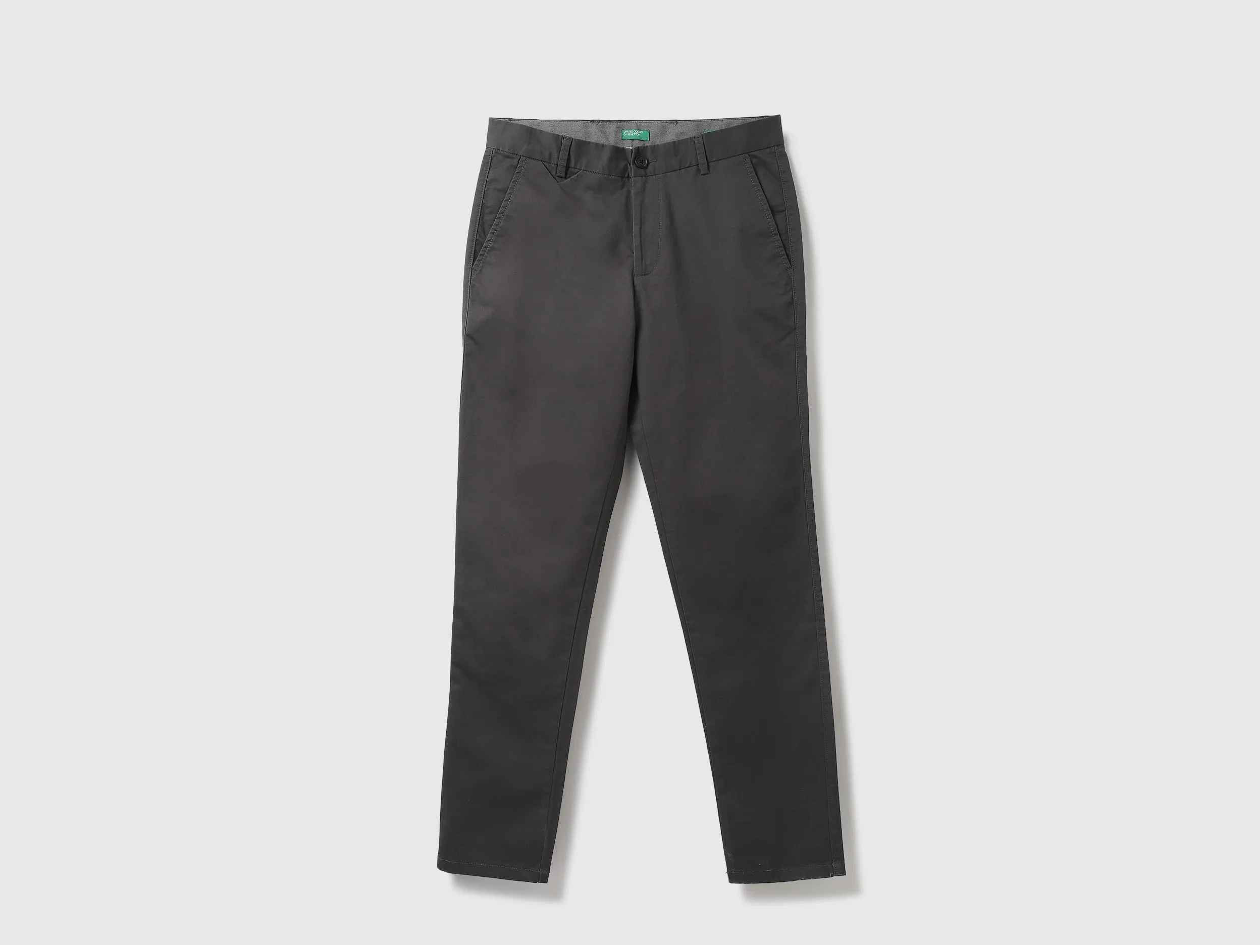 Men Solid Slim Fit Trousers