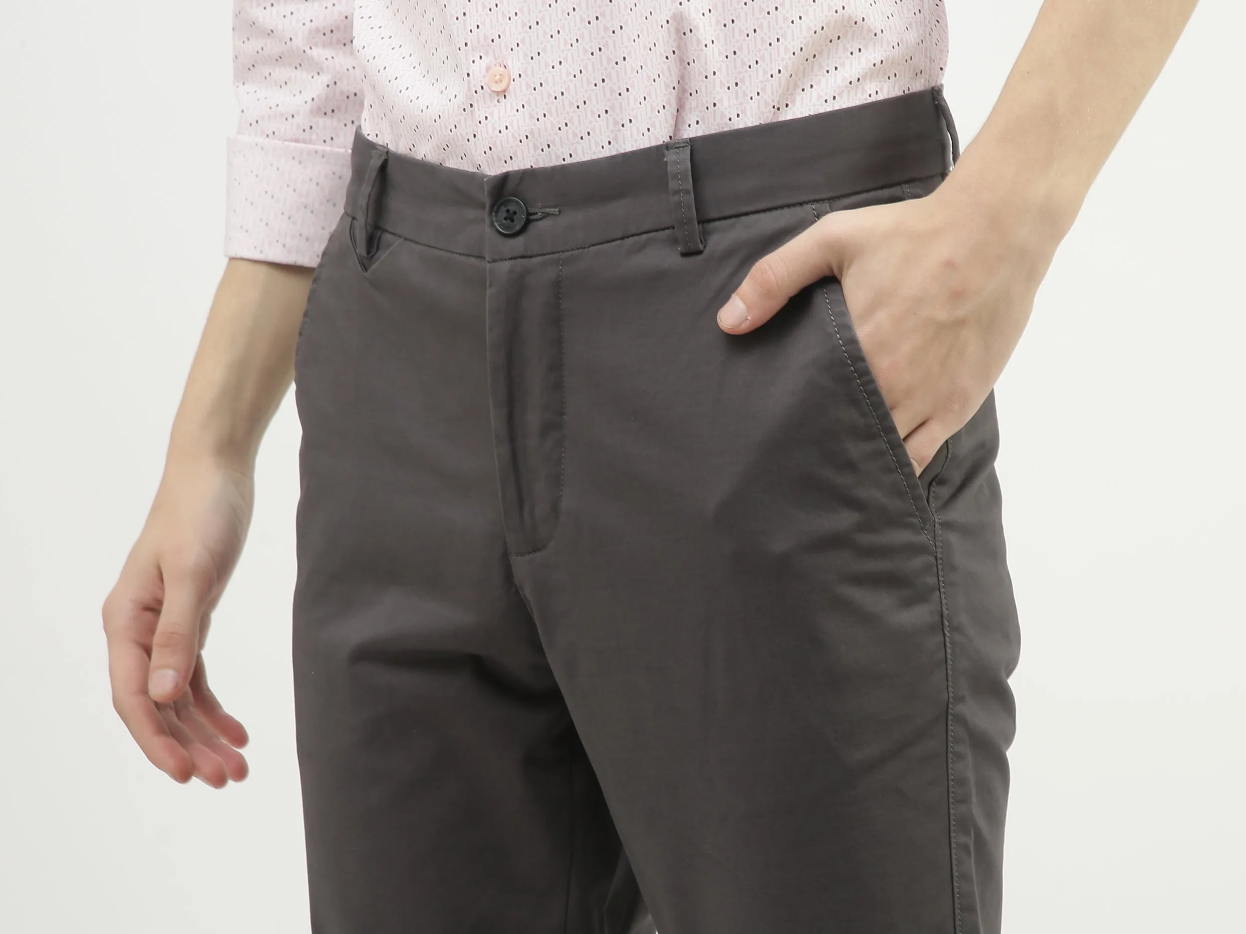 Men Solid Slim Fit Trousers