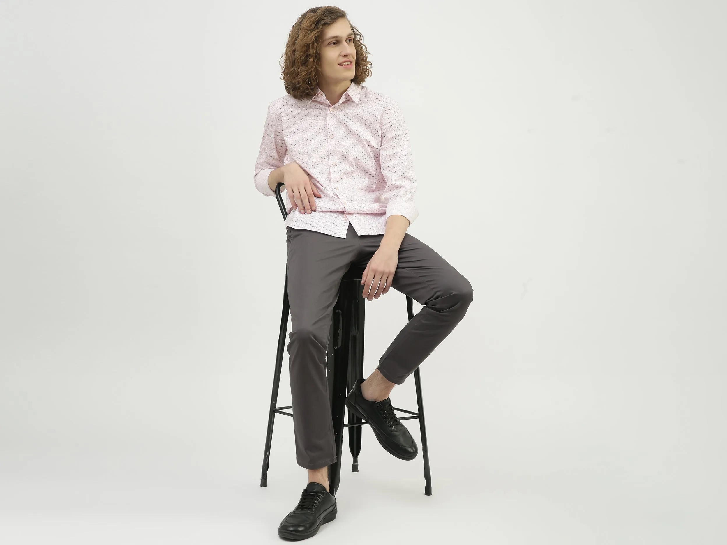 Men Solid Slim Fit Trousers