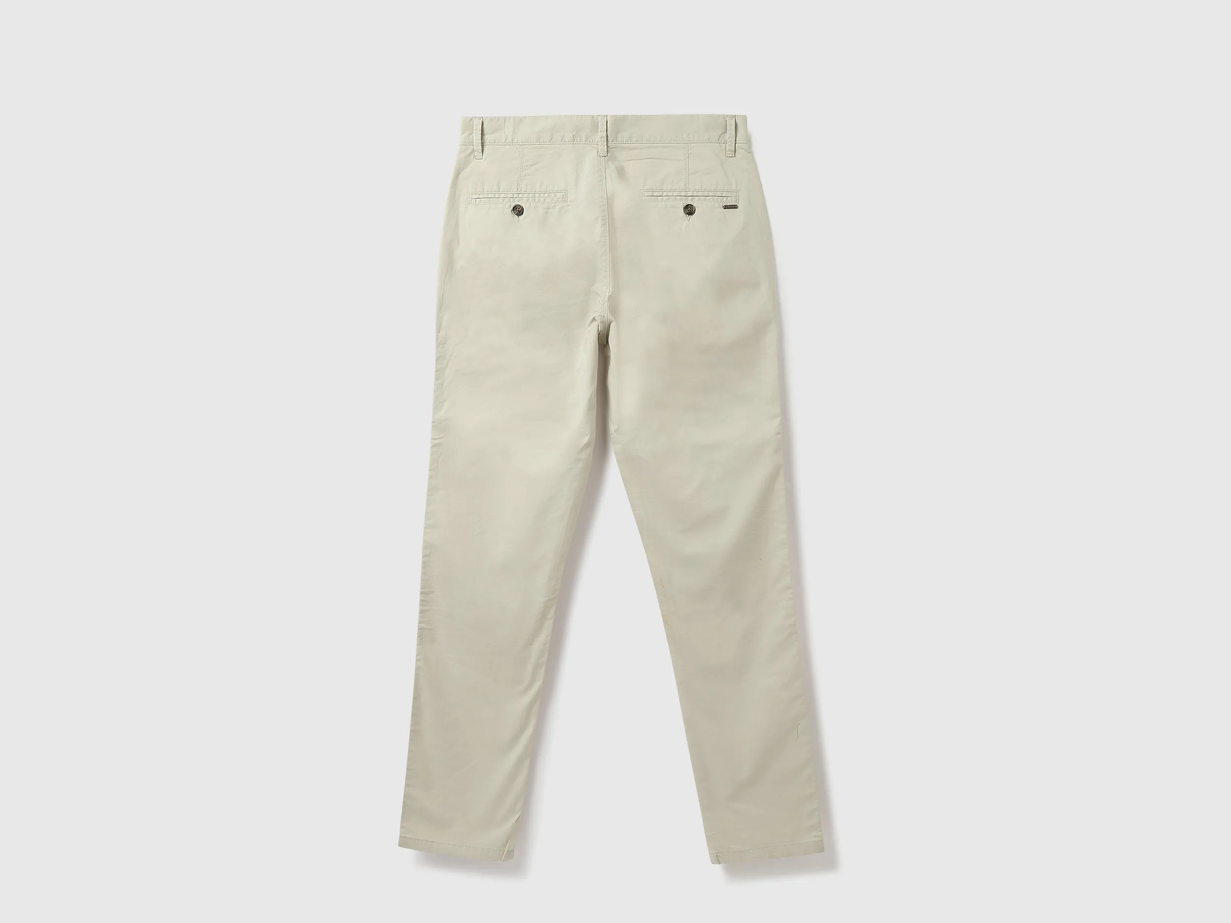 Men Solid Slim Fit Trousers