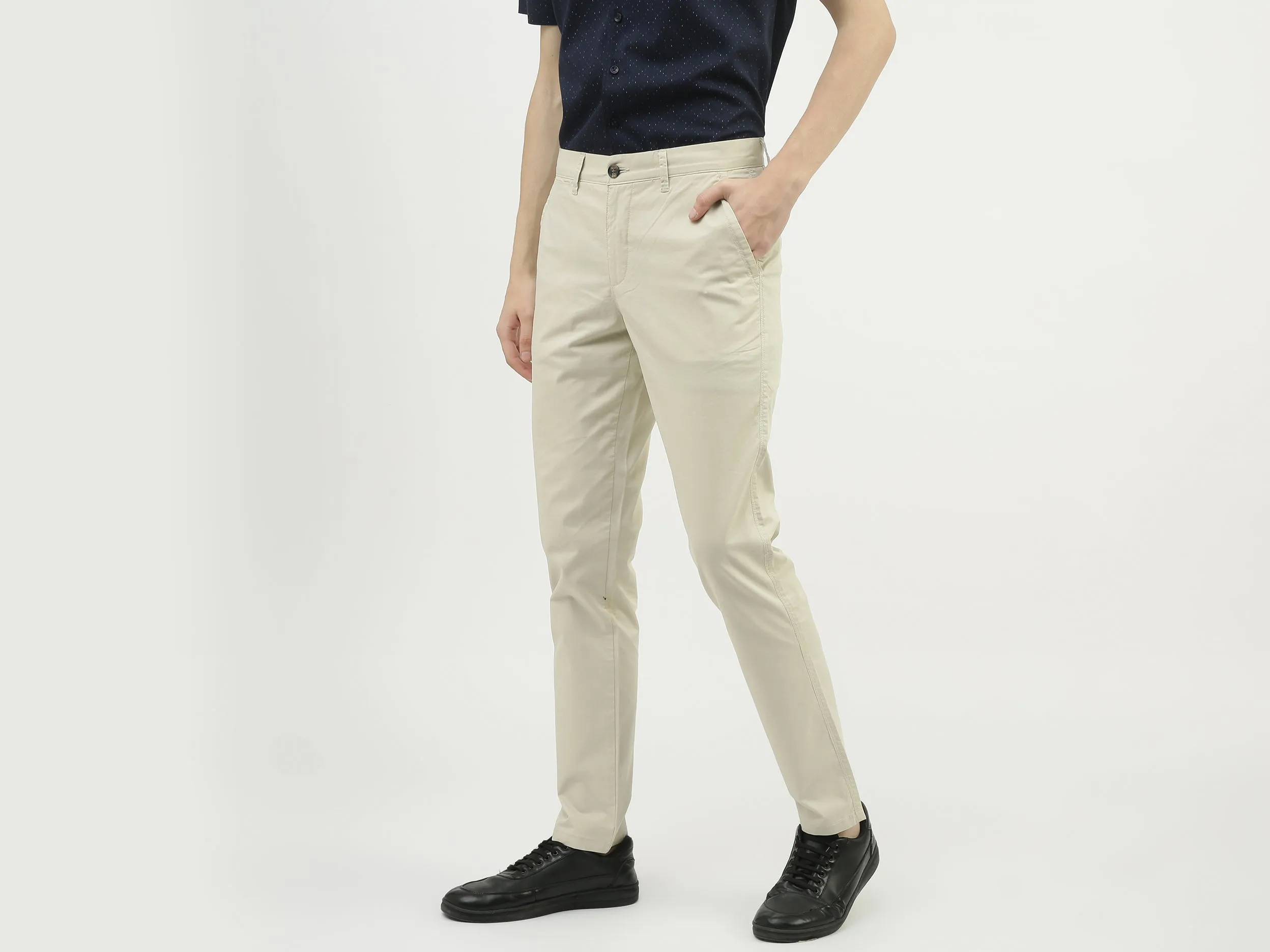 Men Solid Slim Fit Trousers