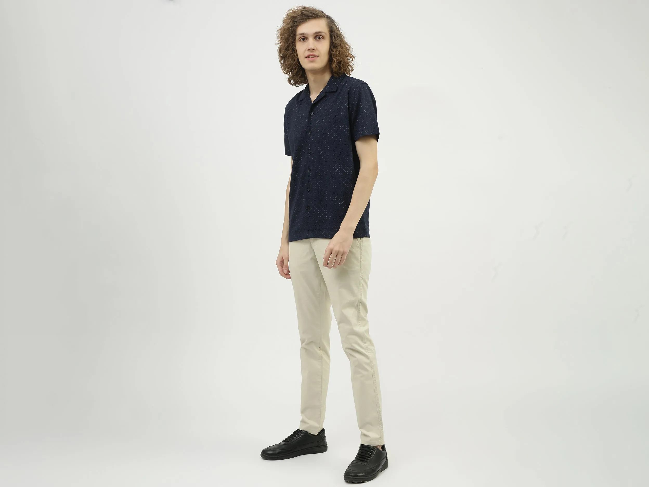 Men Solid Slim Fit Trousers
