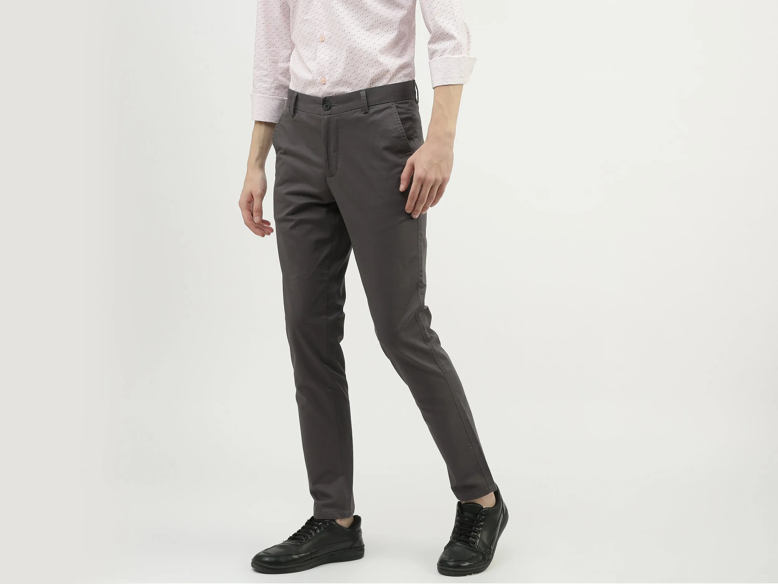 Men Solid Slim Fit Trousers