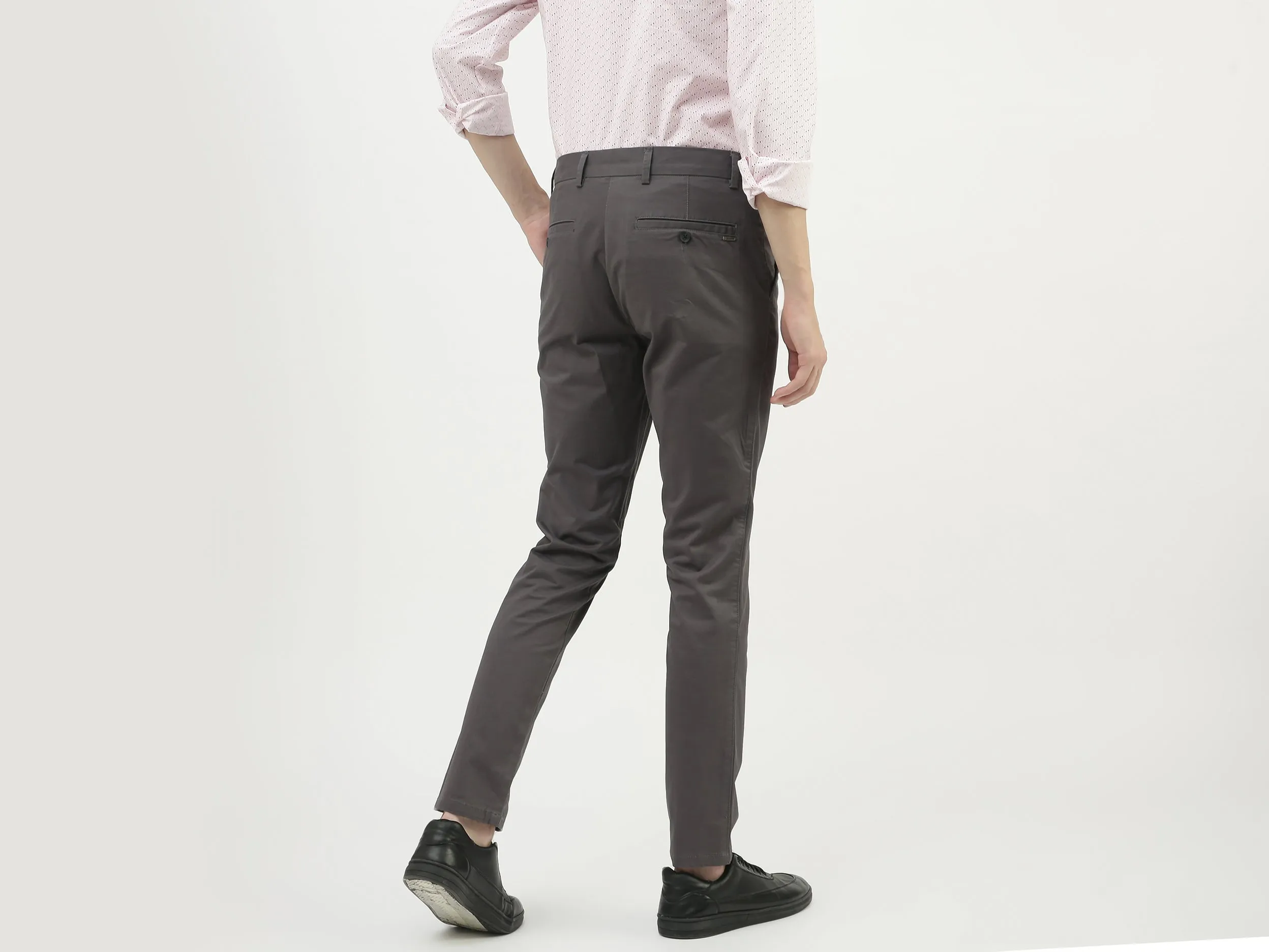 Men Solid Slim Fit Trousers