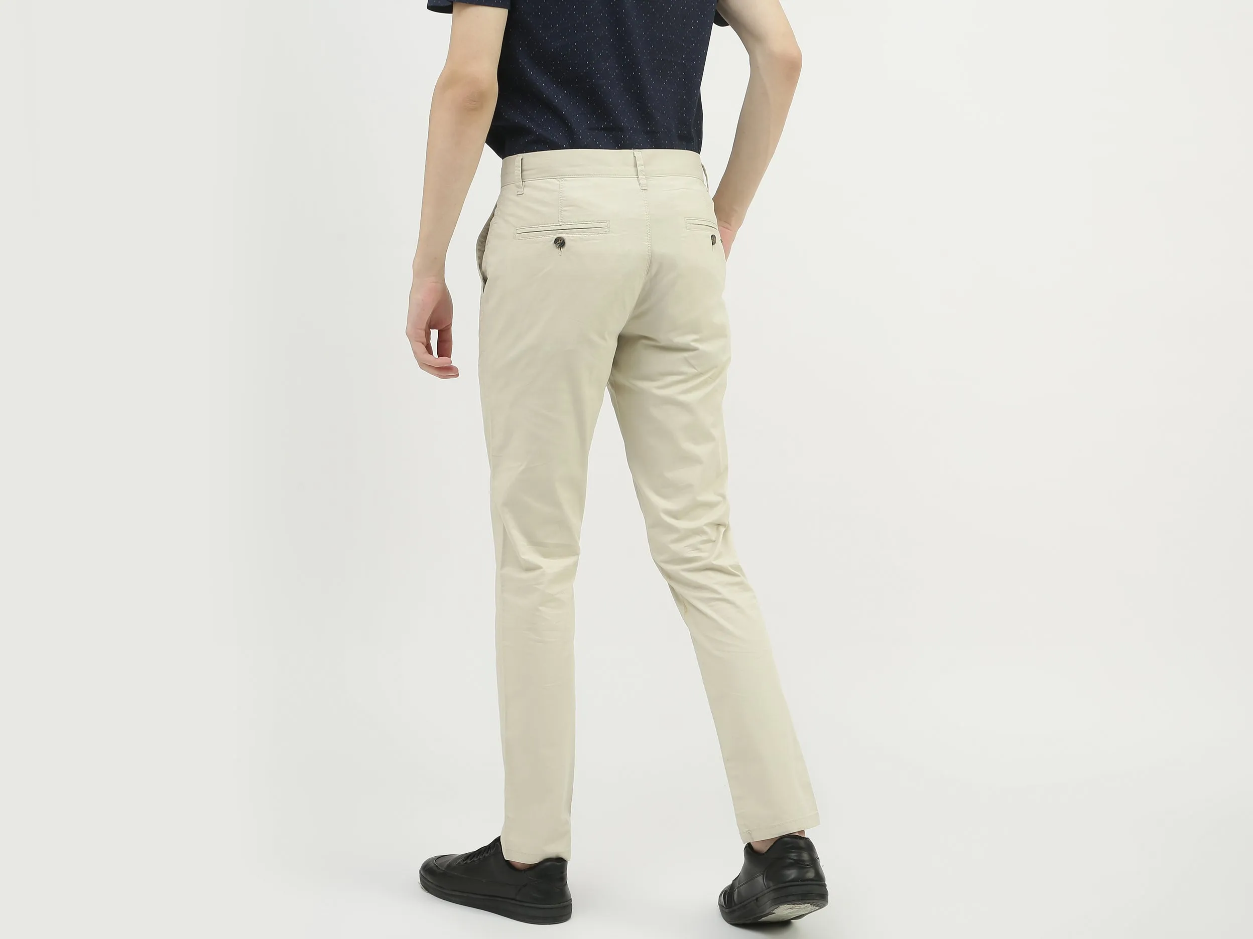 Men Solid Slim Fit Trousers