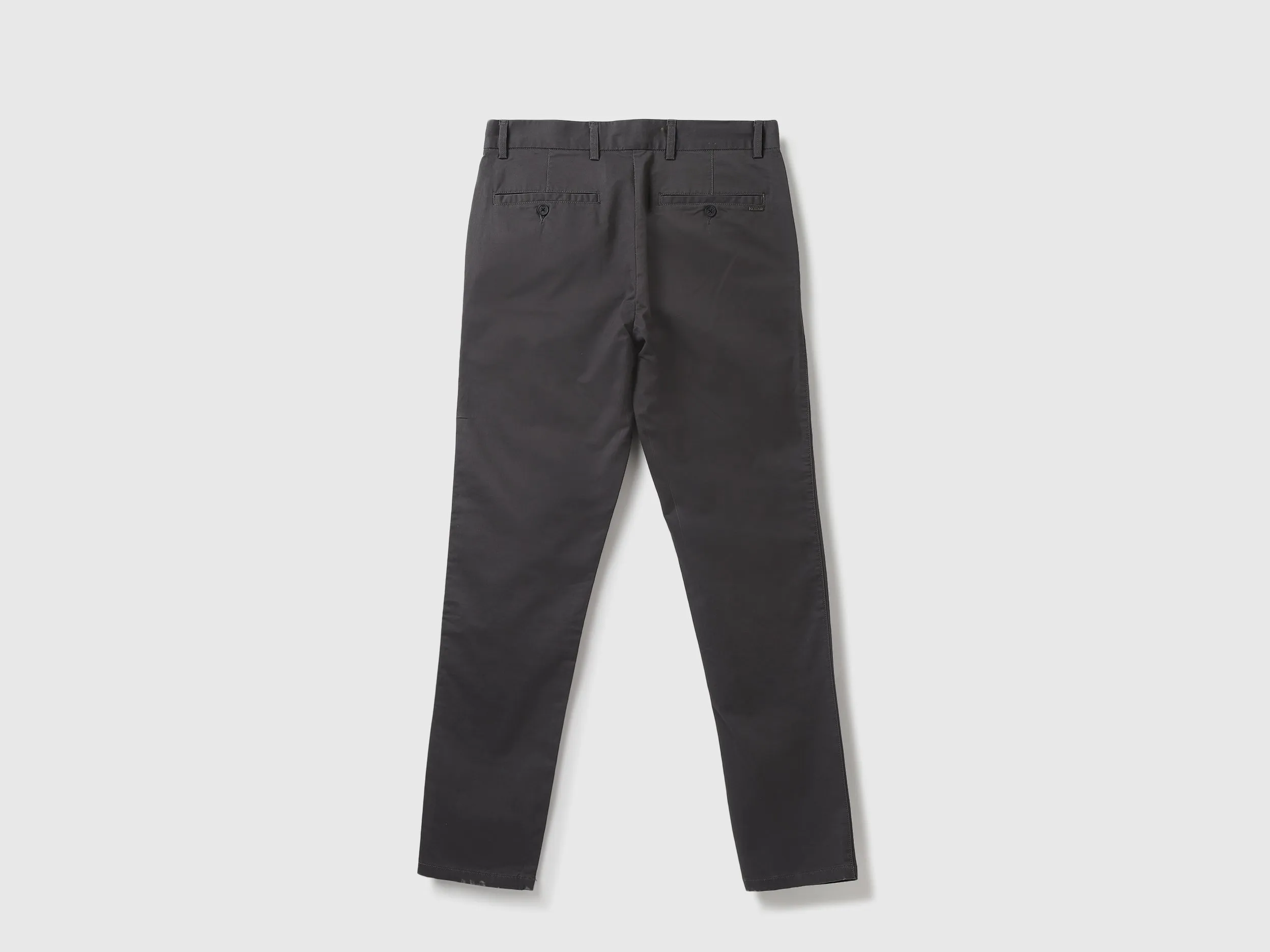 Men Solid Slim Fit Trousers