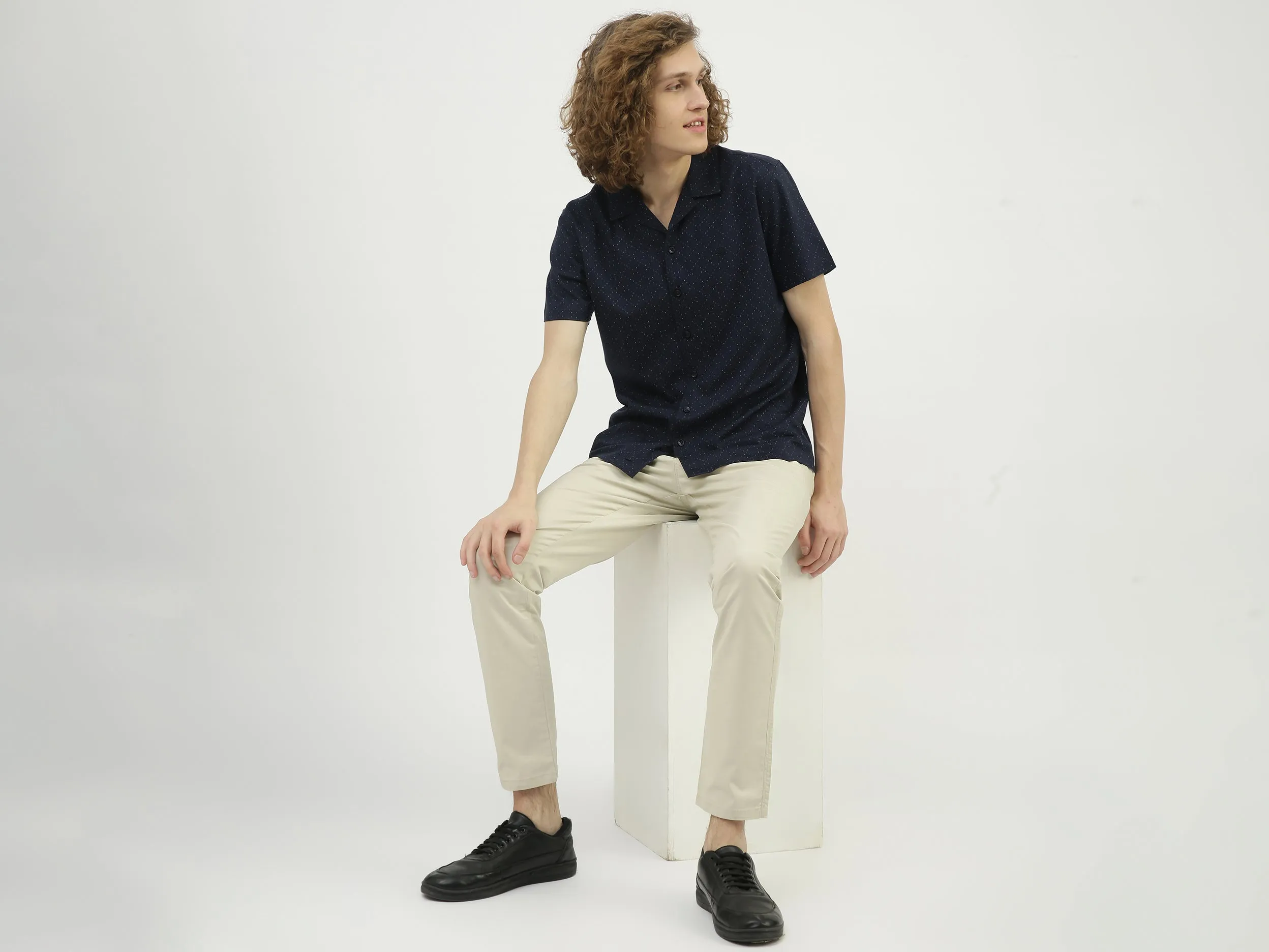 Men Solid Slim Fit Trousers