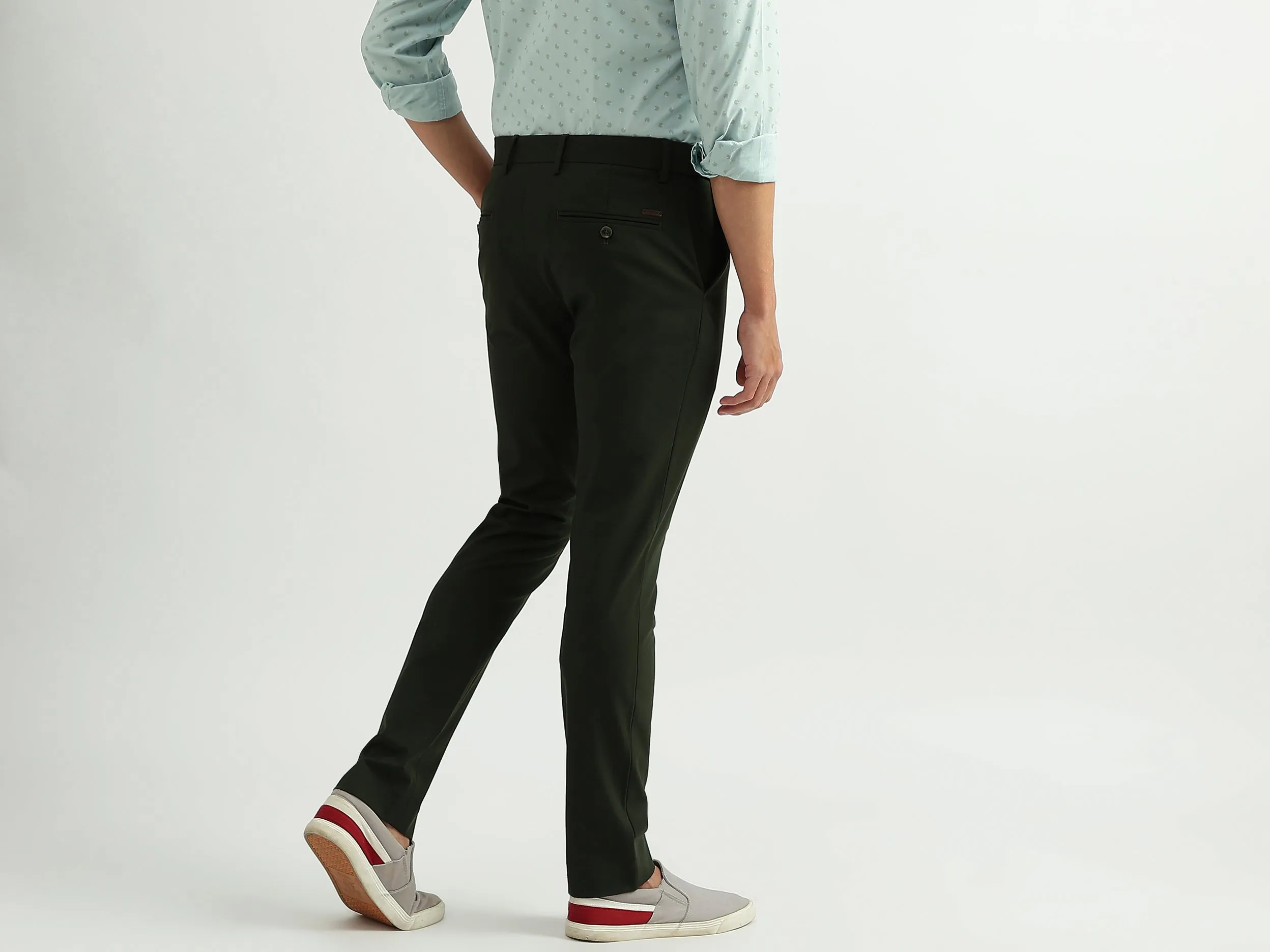 Men Solid Slim Fit Trousers