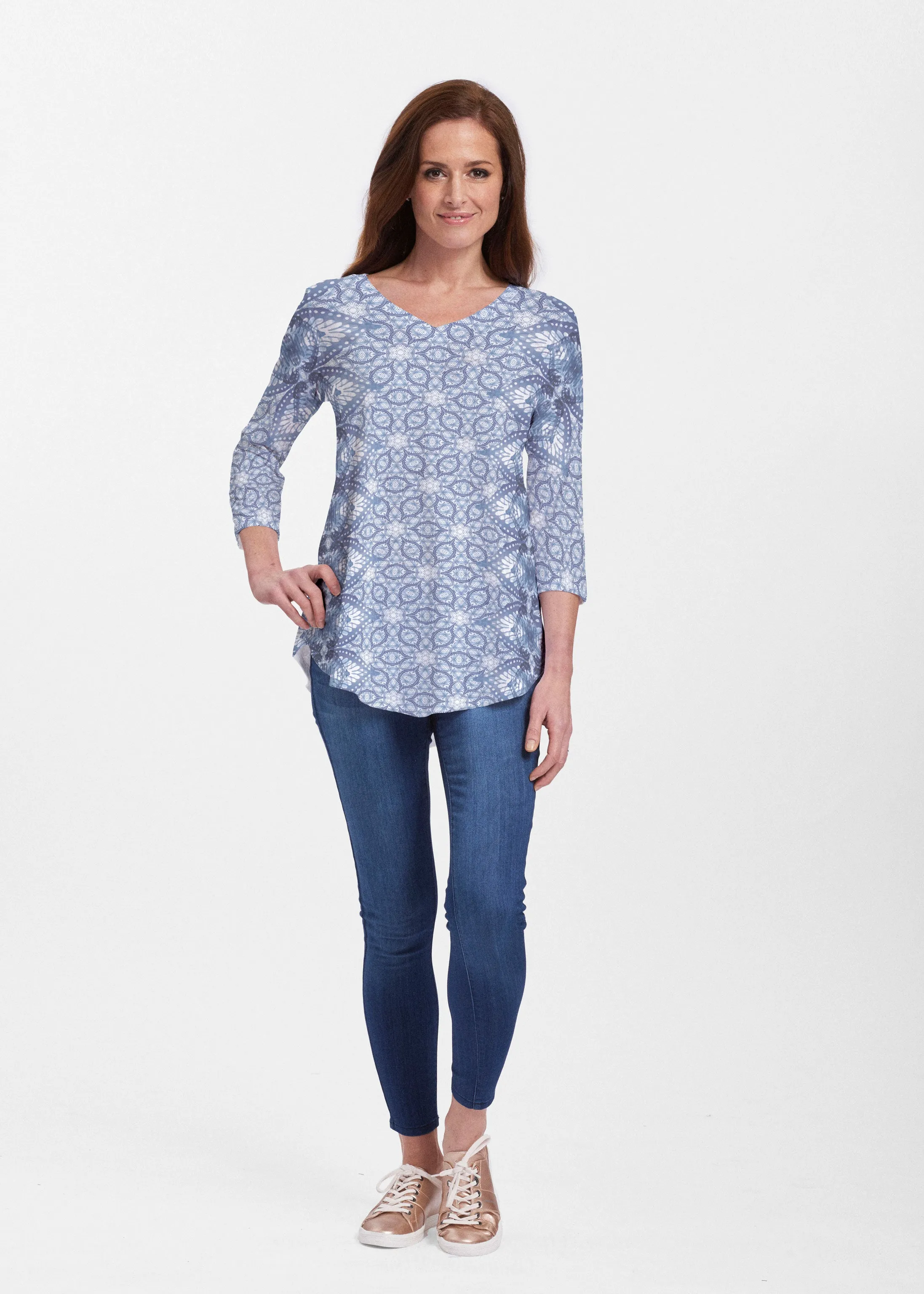 Picket Daisy (7729) ~ Signature V-neck Flowy Tunic