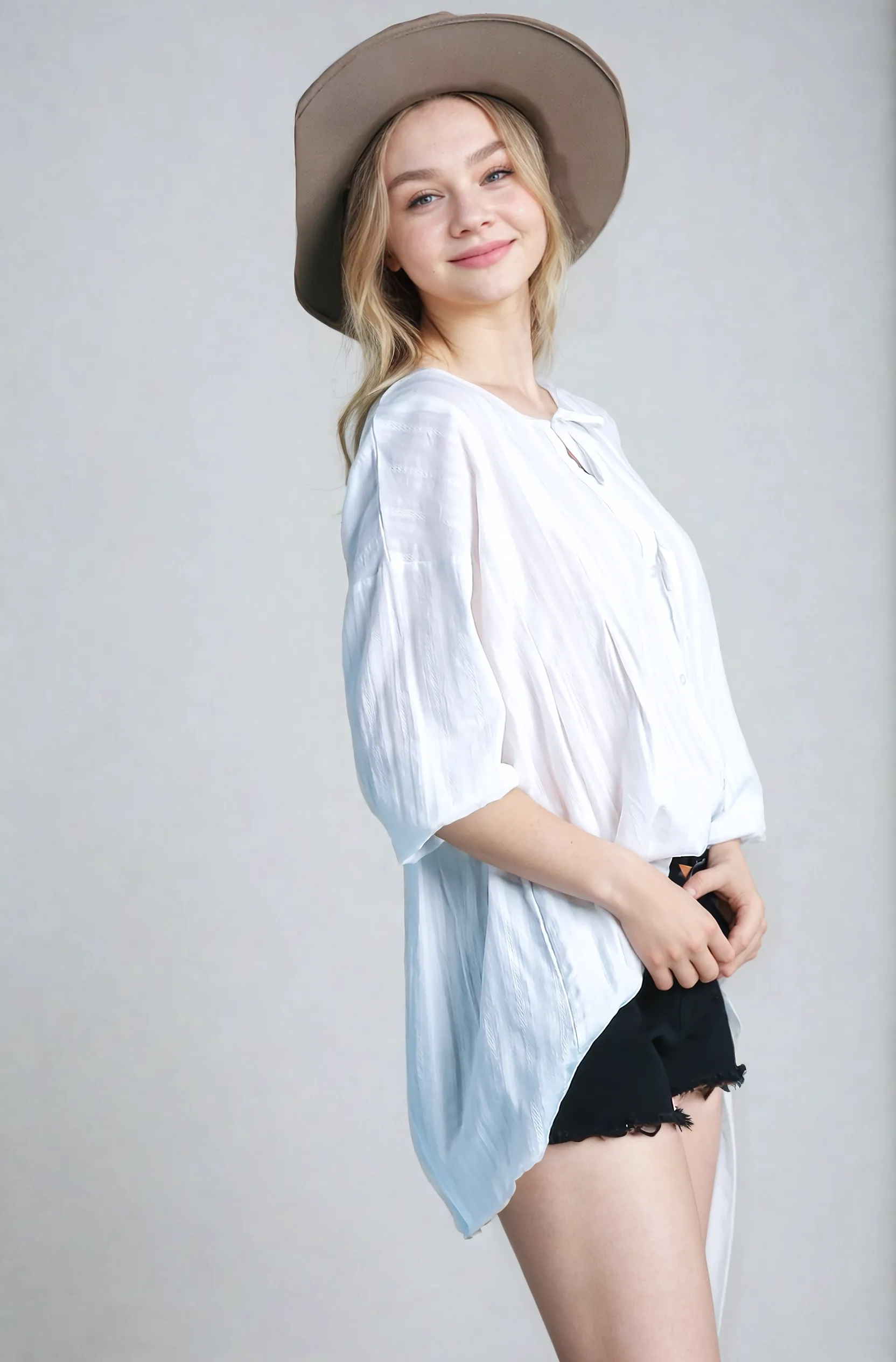 PLEAT PARADE WHITE TUNIC TOP