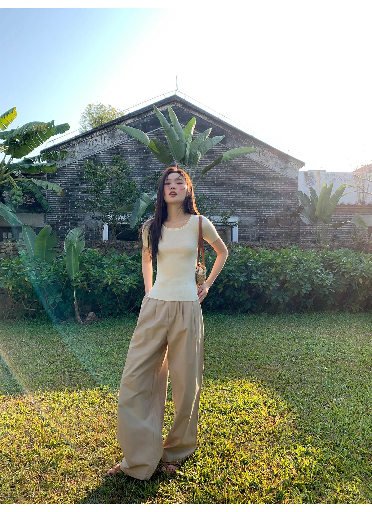Pleated wide-leg pants