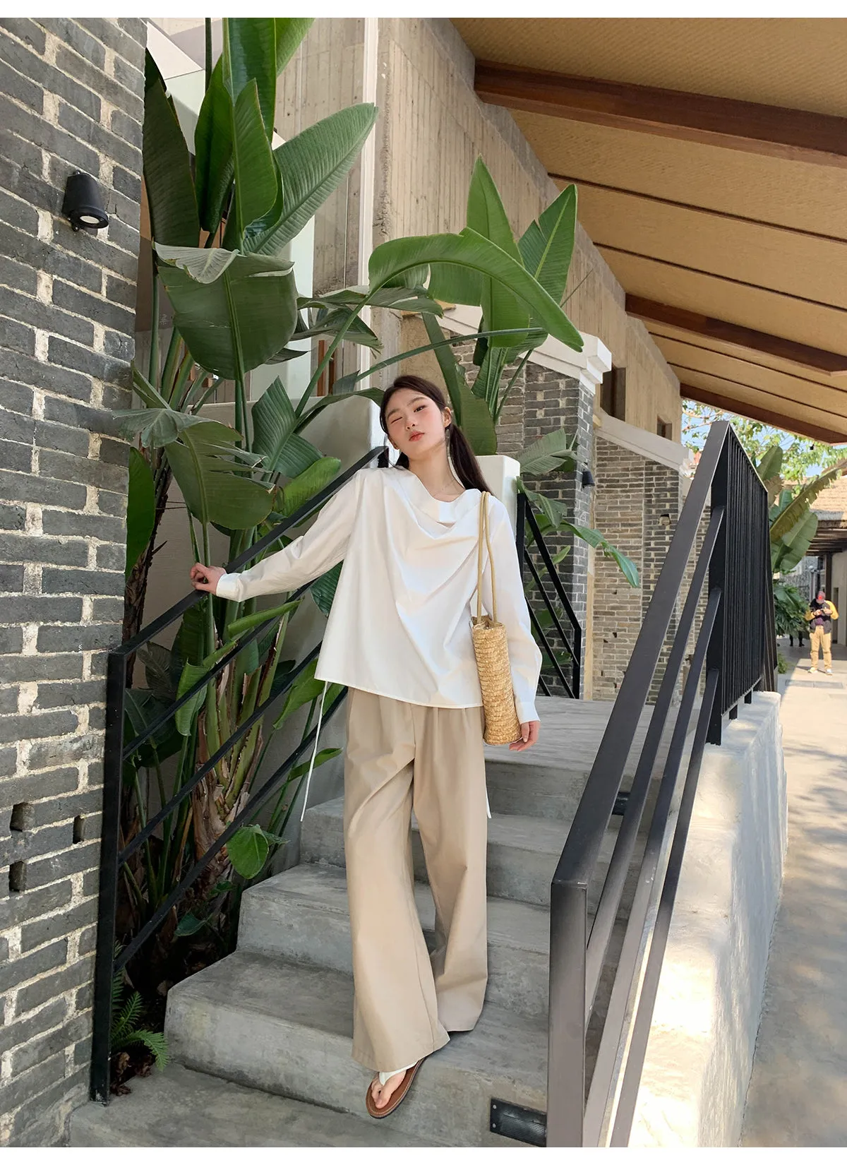 Pleated wide-leg pants