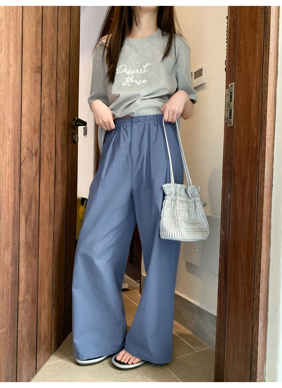 Pleated wide-leg pants