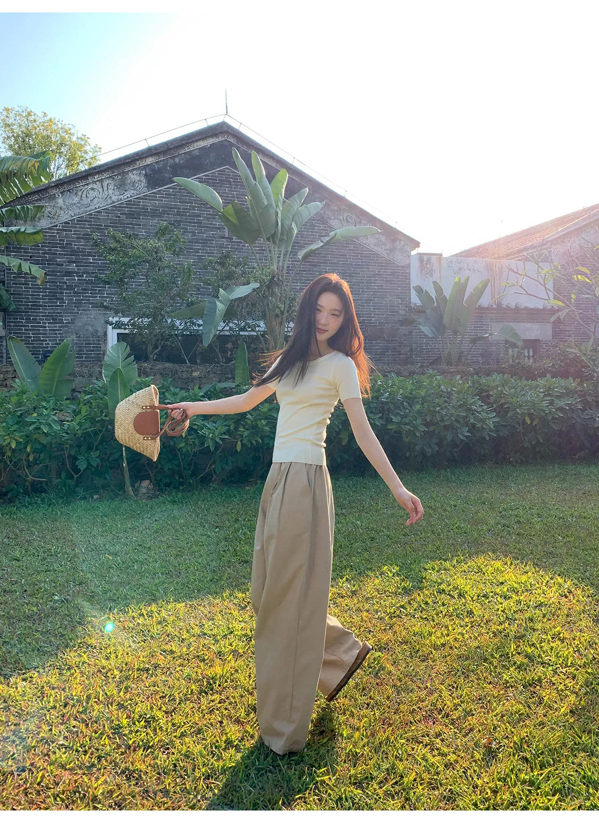 Pleated wide-leg pants