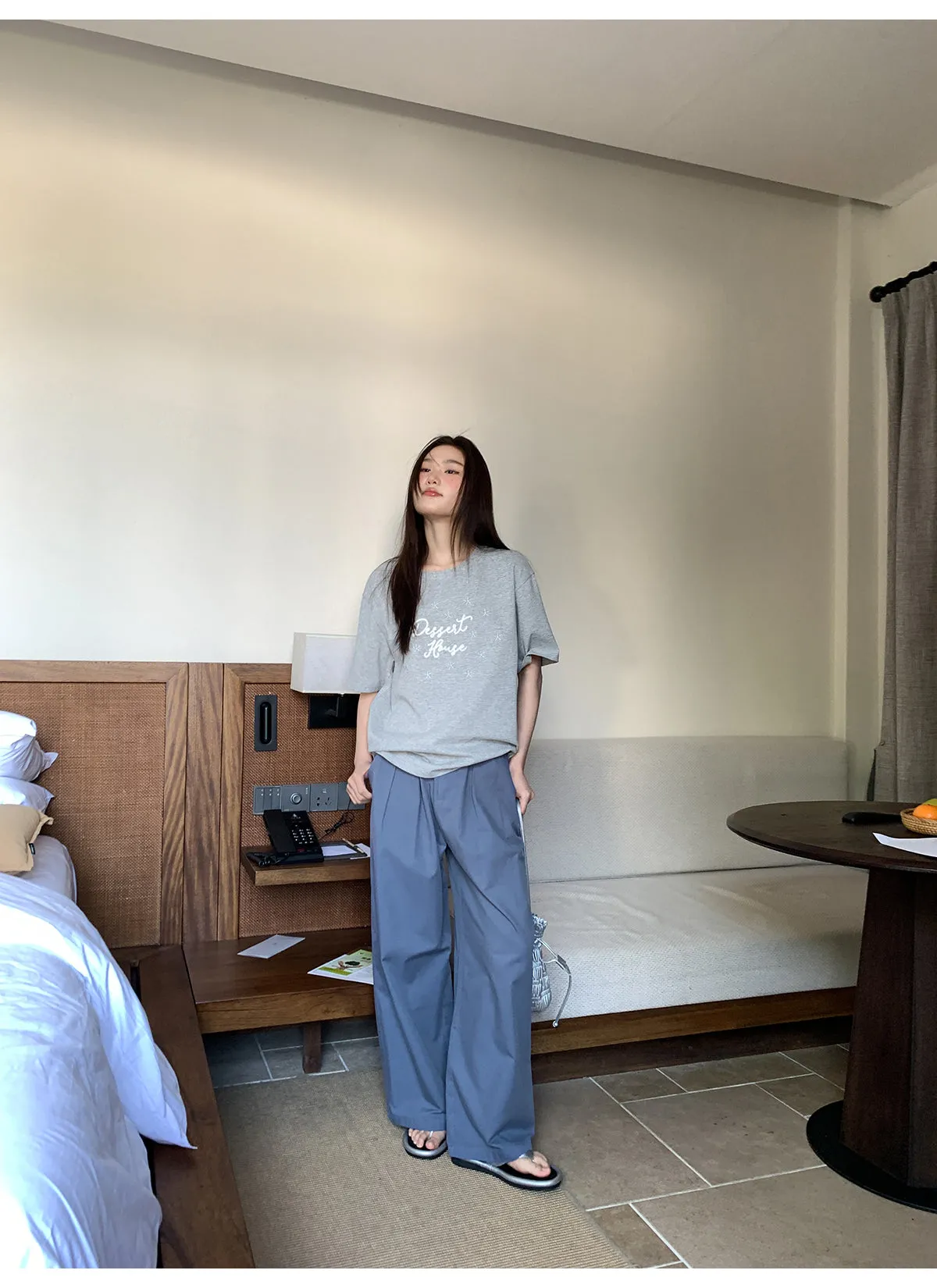 Pleated wide-leg pants