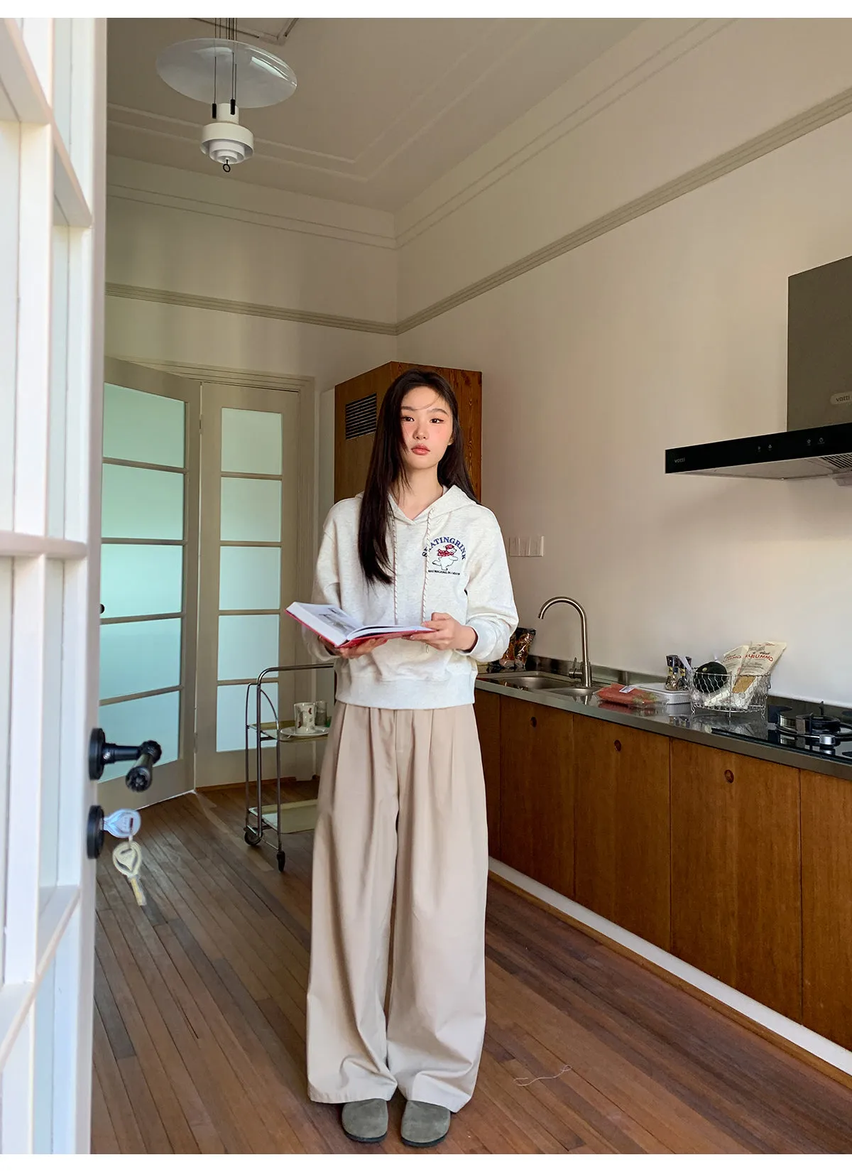 Pleated wide-leg pants