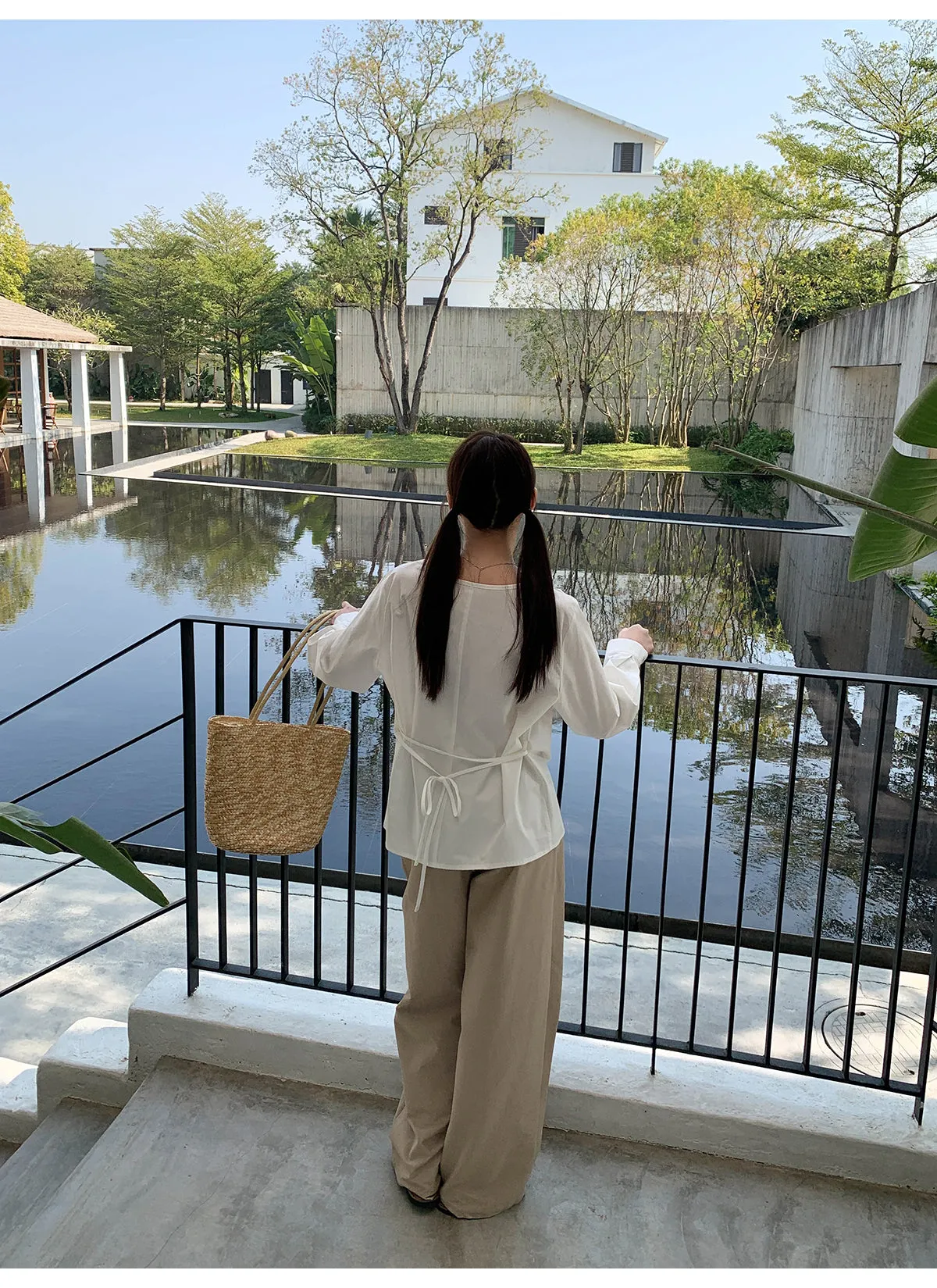Pleated wide-leg pants