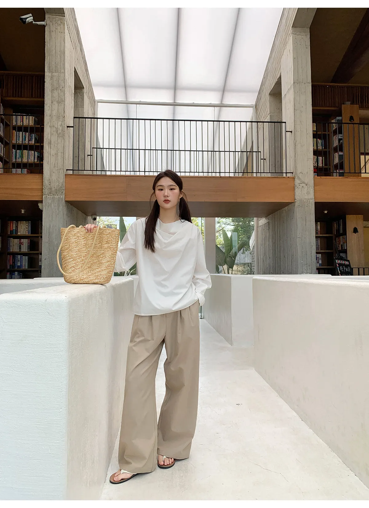 Pleated wide-leg pants
