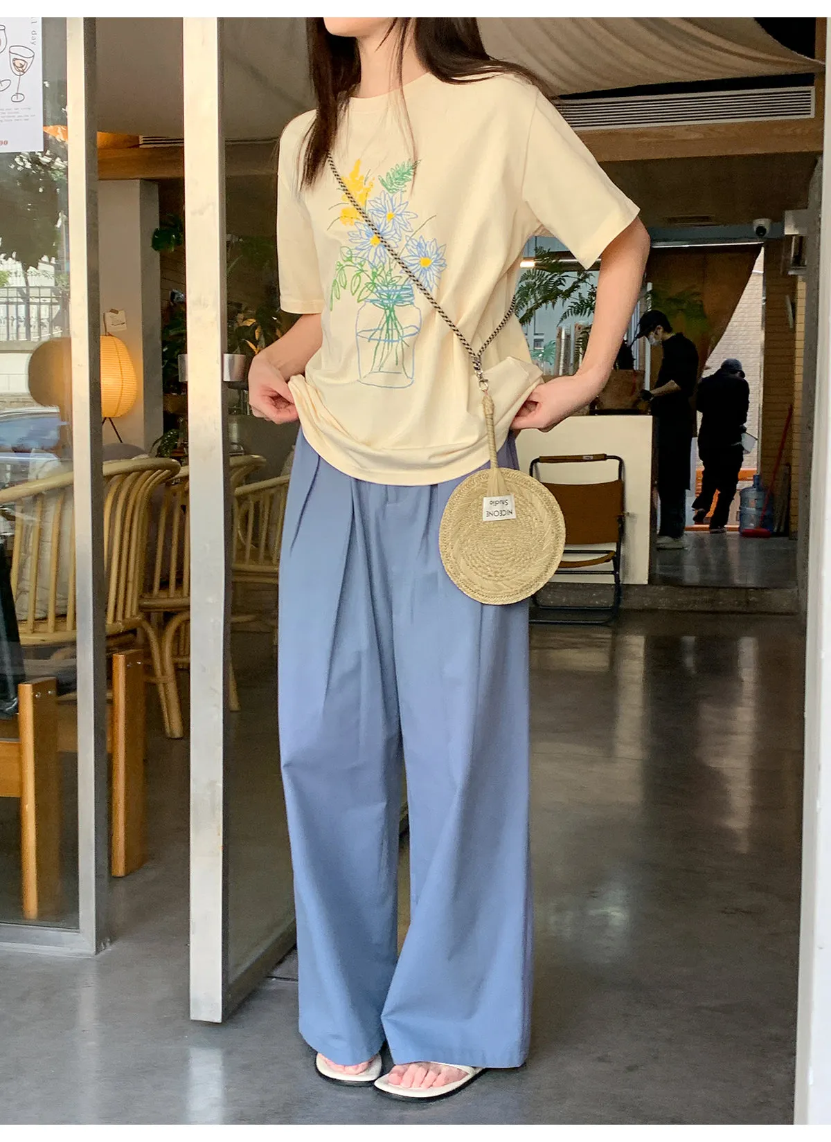 Pleated wide-leg pants