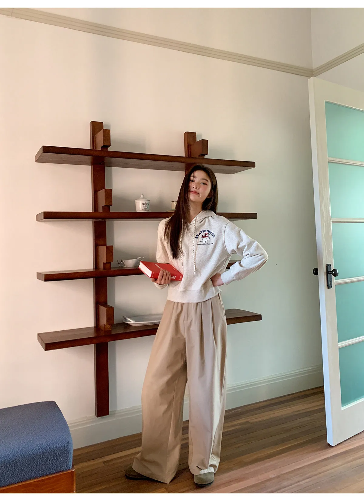 Pleated wide-leg pants