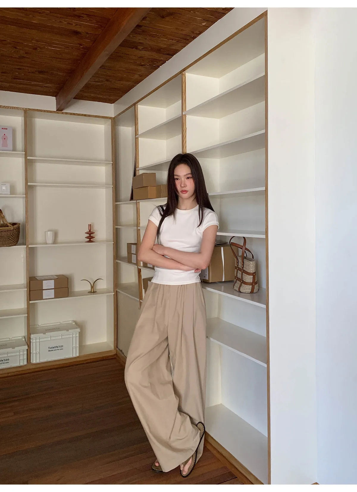 Pleated wide-leg pants