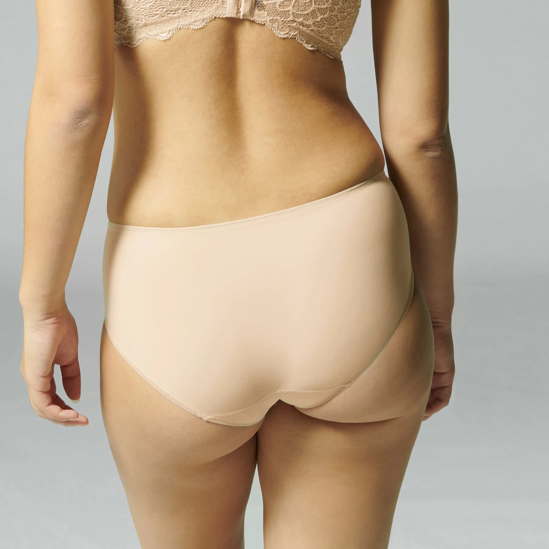 Simone Pérèle Caresse Control Brief