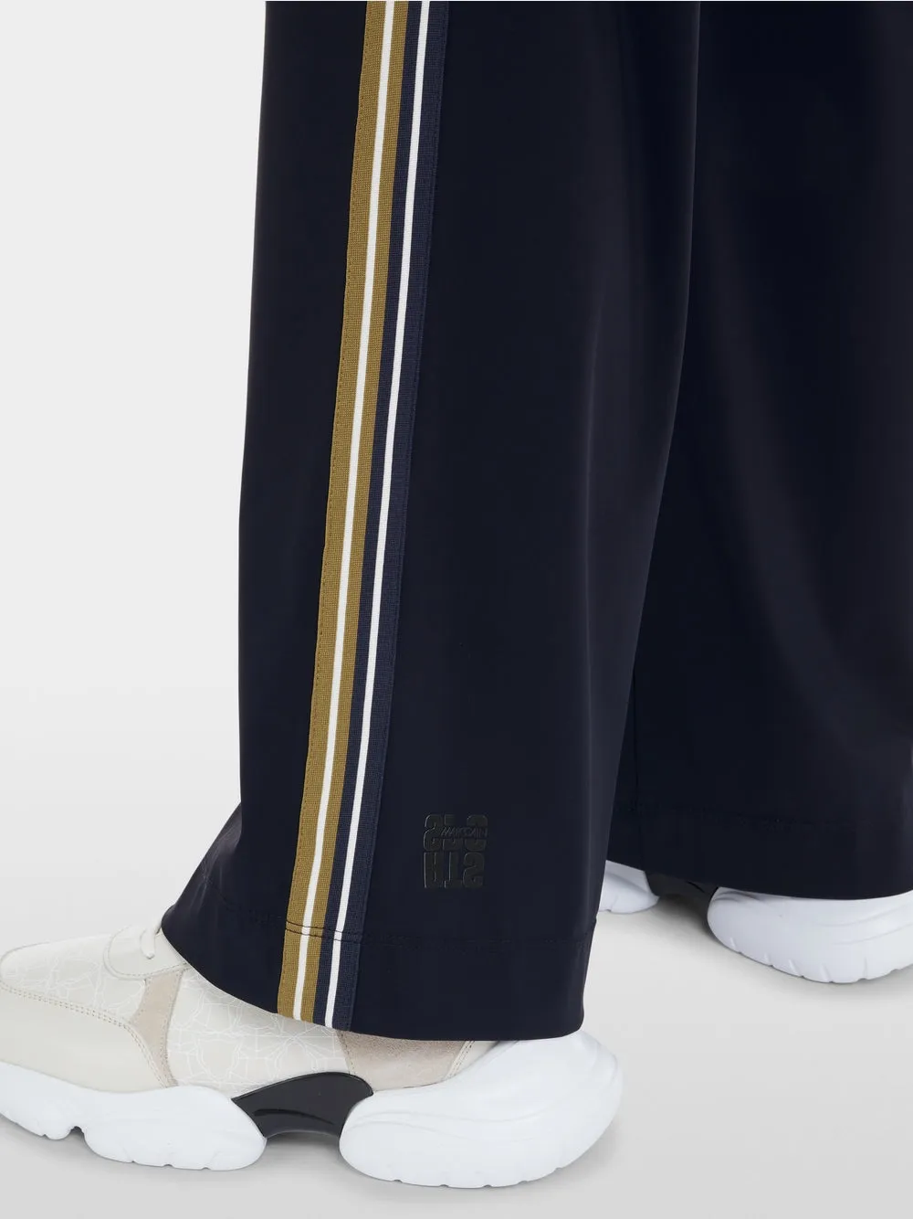 Soft-flowing silhouette Trousers