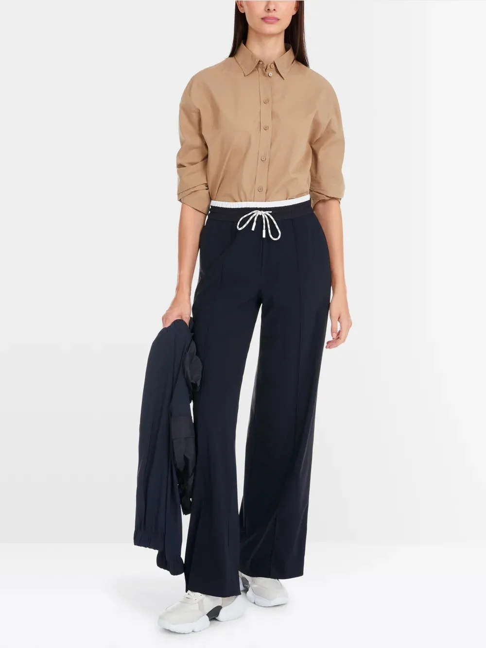 Soft-flowing silhouette Trousers