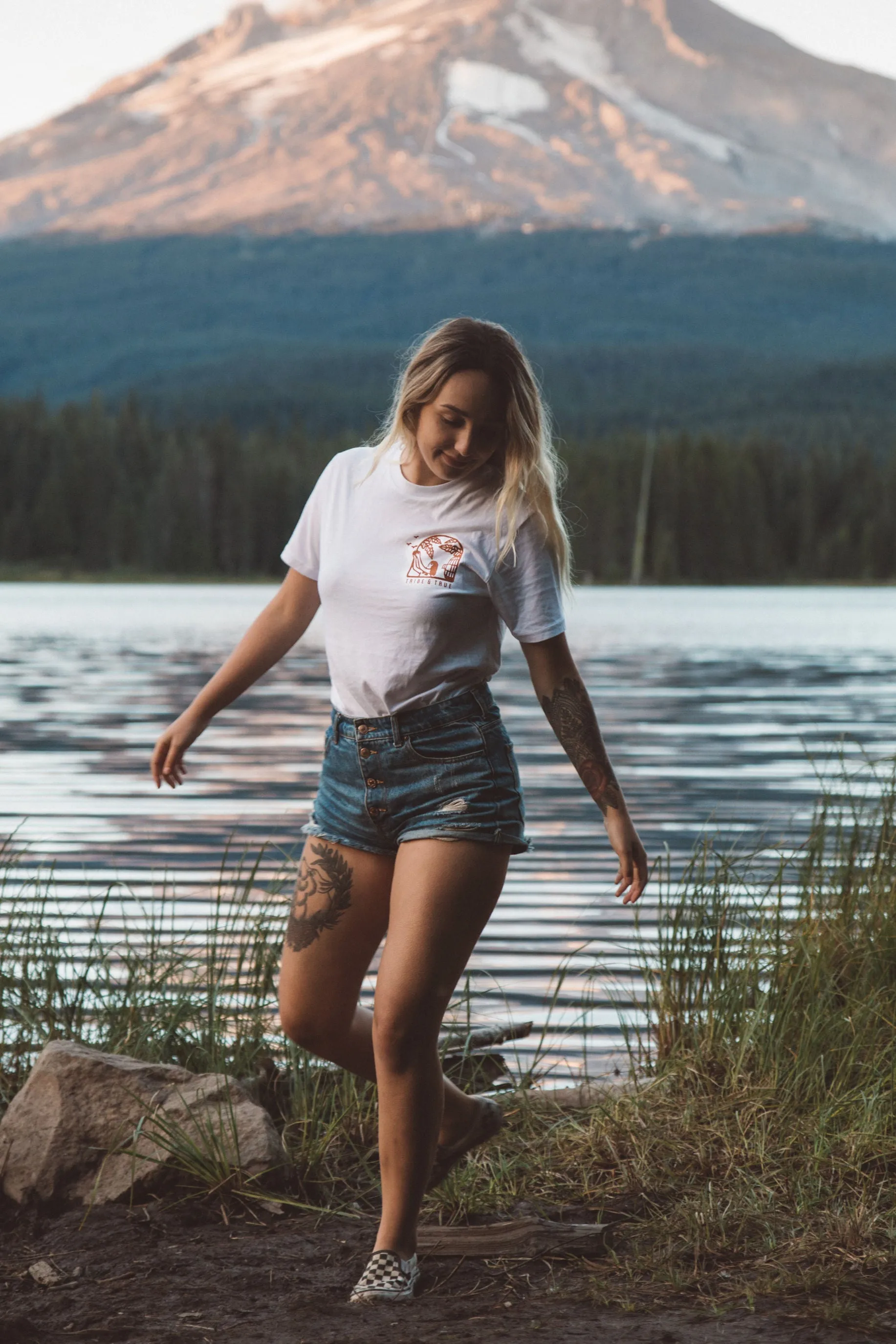 Window Woman // Eco T-Shirt (Blanco)