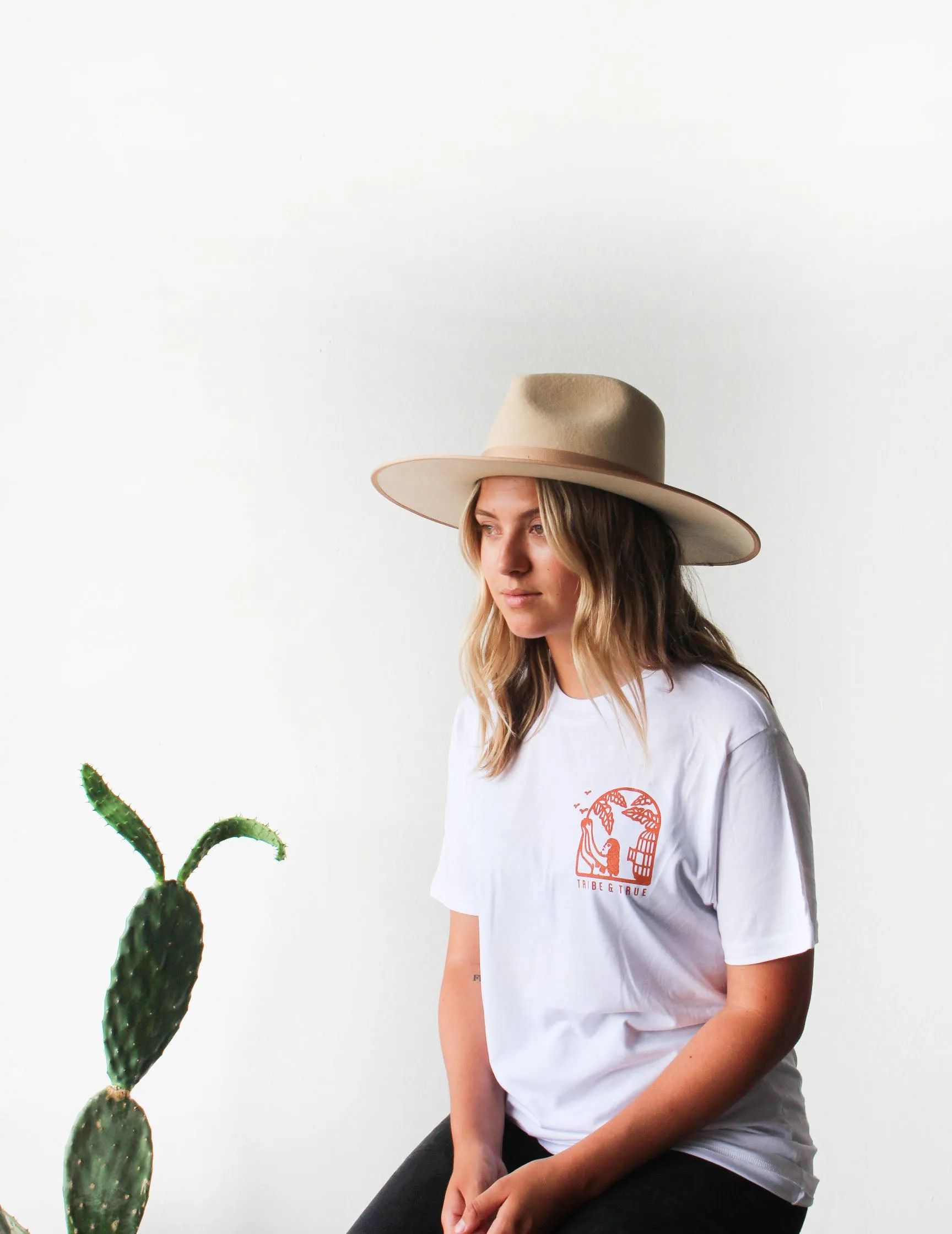 Window Woman // Eco T-Shirt (Blanco)