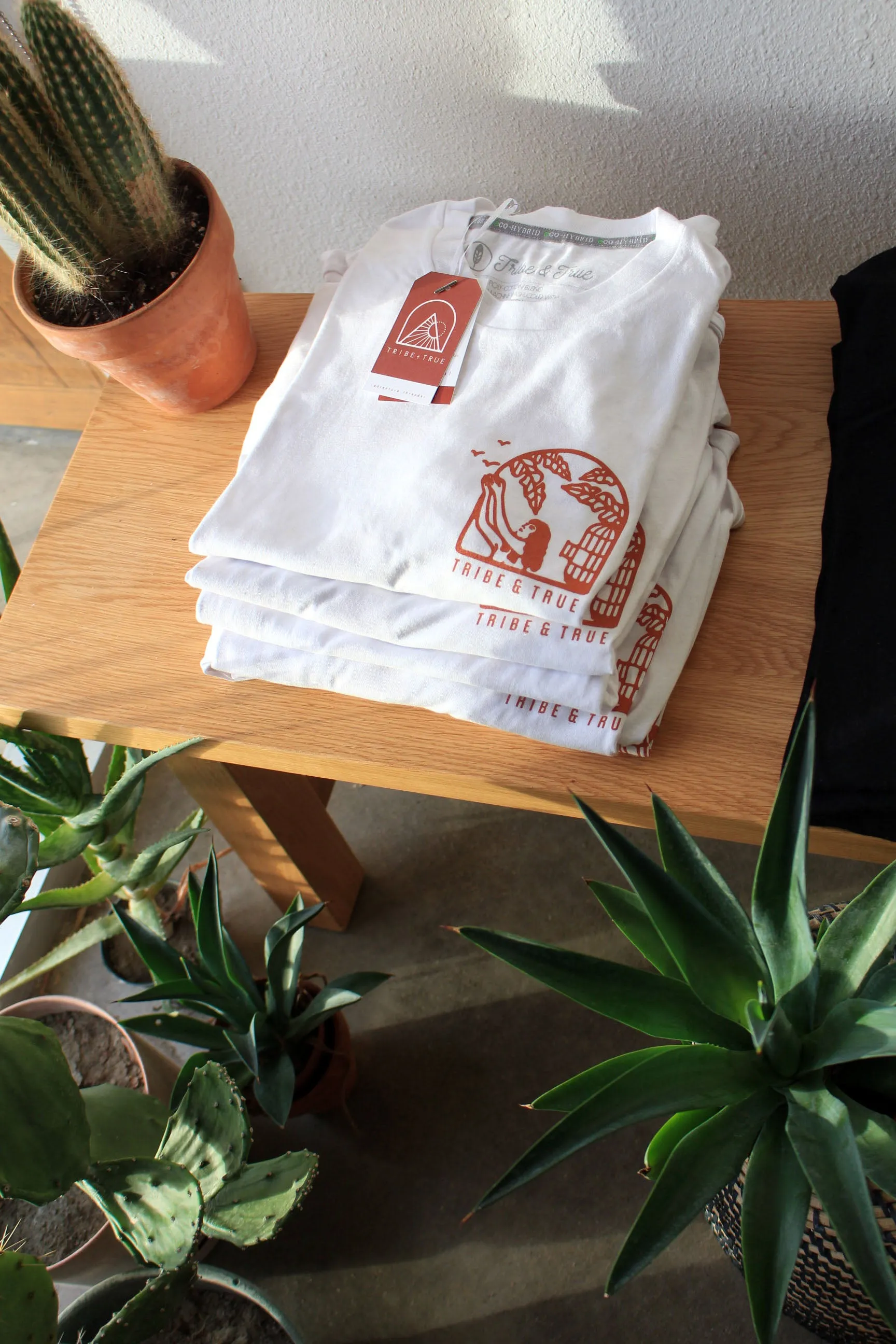 Window Woman // Eco T-Shirt (Blanco)