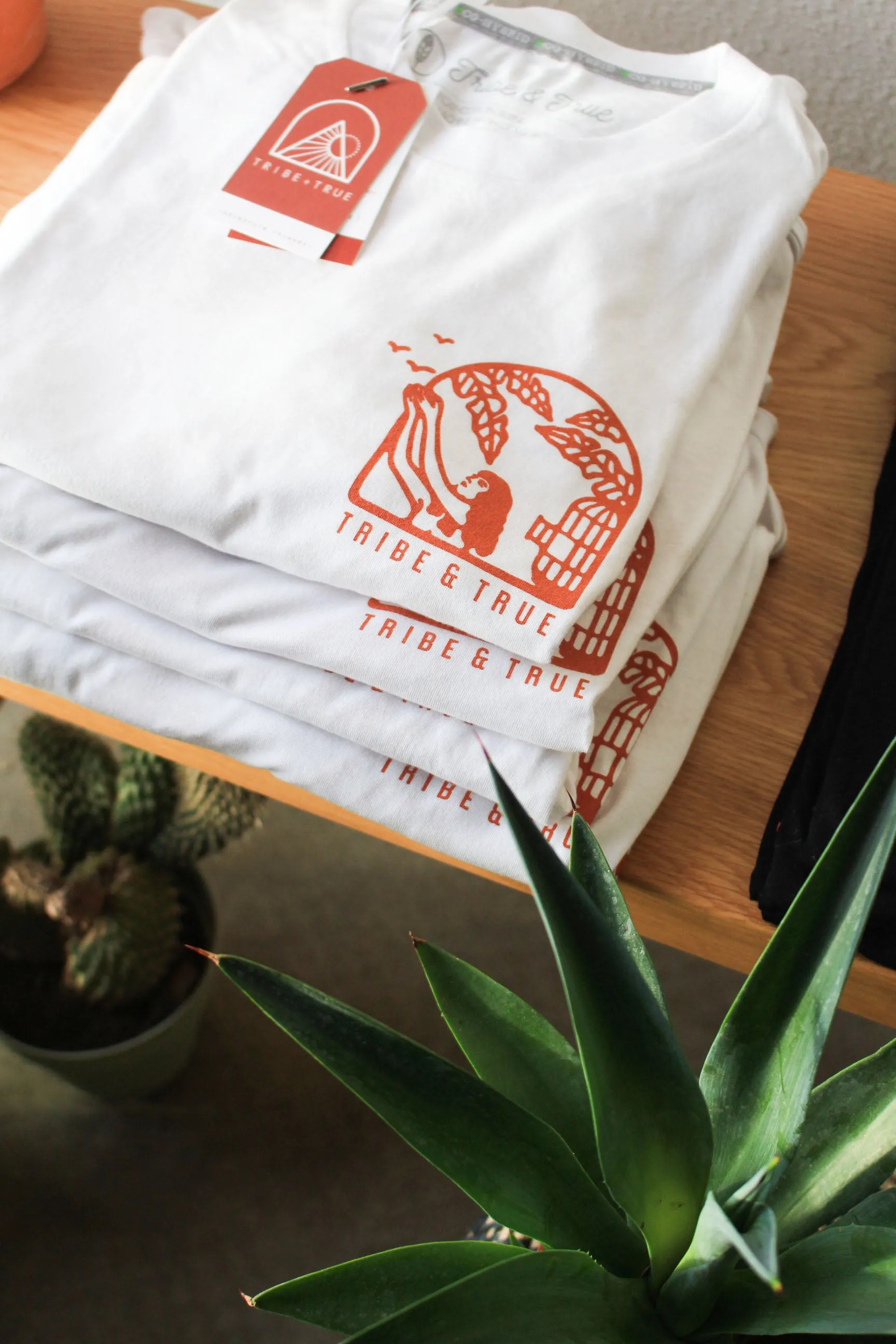 Window Woman // Eco T-Shirt (Blanco)